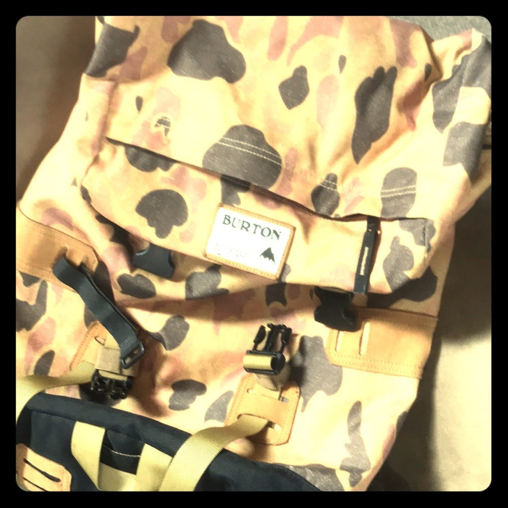Burton camo tinder casual laptop backpack